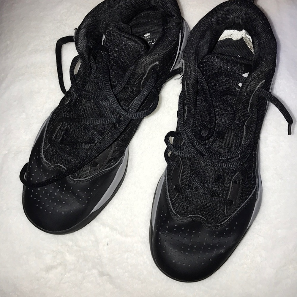 Basketball shoes